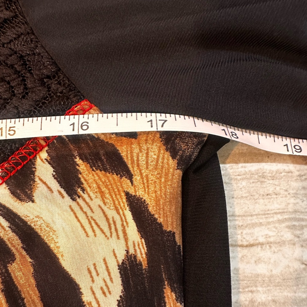 Leopard Print Patchwork Tunic Top
Size Small - image 5